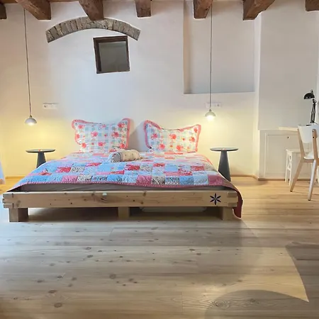 Fassbinder Apartman *